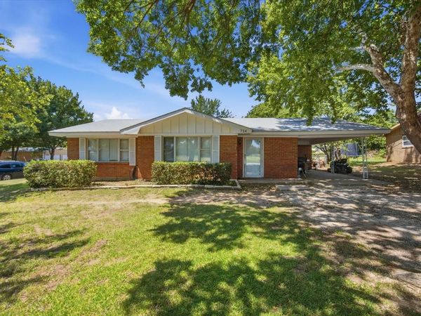 714 Decatur Street, Bowie, TX 76230