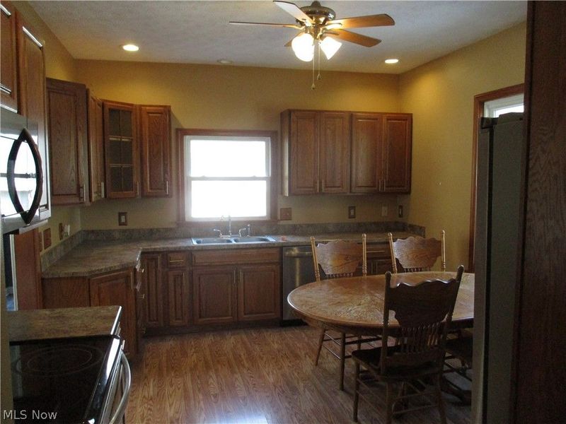 326 E Wilson Avenue, Girard, OH 44420 Photo 8
