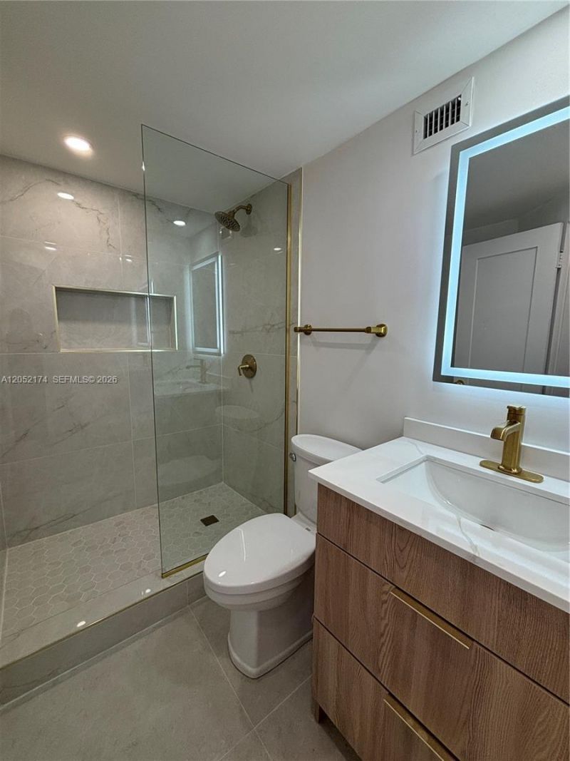 999 Brickell Bay Dr, Unit 1904, Miami, FL 33131 Photo