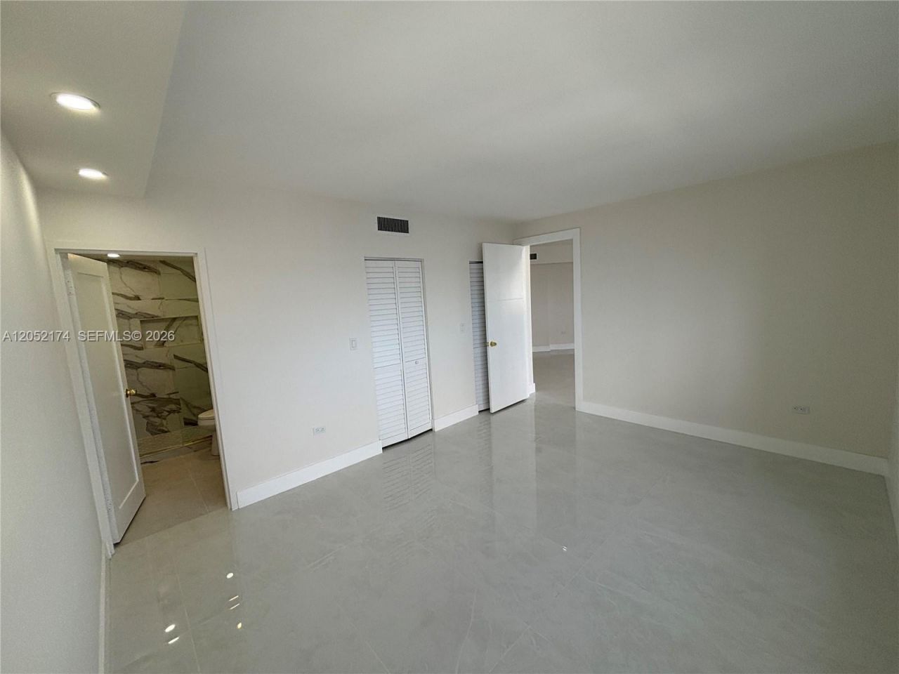 999 Brickell Bay Dr, Unit 1904, Miami, FL 33131 Photo
