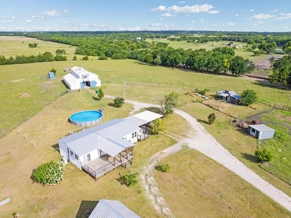 1154 Outlaw Trail, Wolfe City, TX 75496