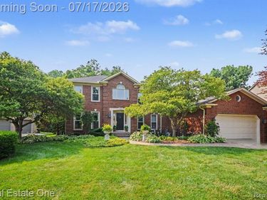 2819 Bywater Drive, Troy, MI 48085