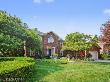 2819 Bywater Drive, Troy, MI 48085