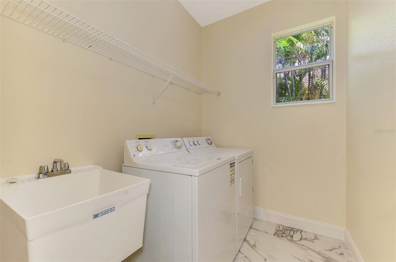 7803 33rd Street E, Sarasota, FL 34243 Photo
