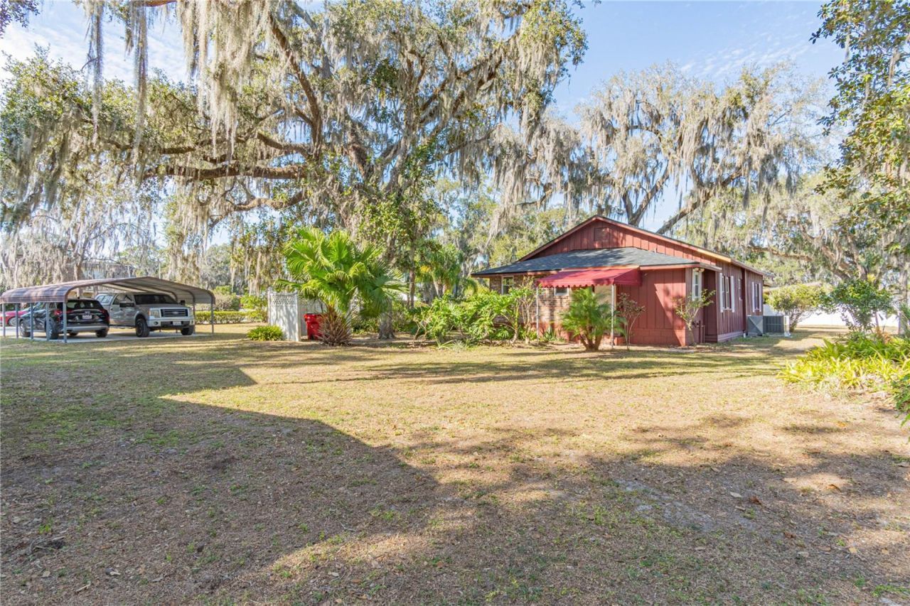 1175 Cr 463b, Lake Panasoffkee, FL 33538 Photo