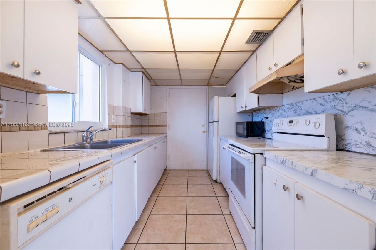200 178th Dr , Unit 711, Sunny Isles Beach, FL 33160 Photo