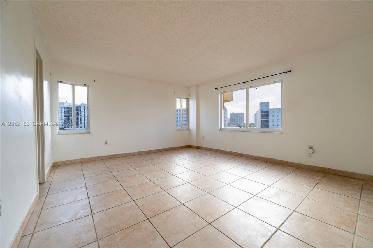 200 178th Dr , Unit 711, Sunny Isles Beach, FL 33160 Photo