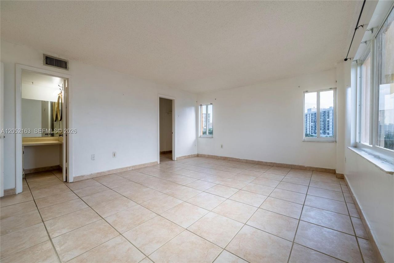 200 178th Dr , Unit 711, Sunny Isles Beach, FL 33160 Photo