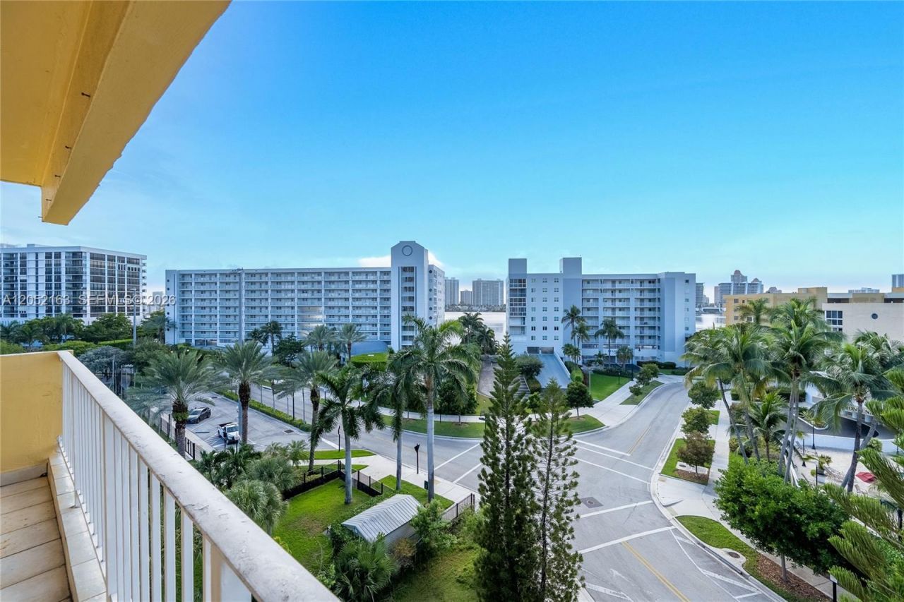 200 178th Dr , Unit 711, Sunny Isles Beach, FL 33160 Photo