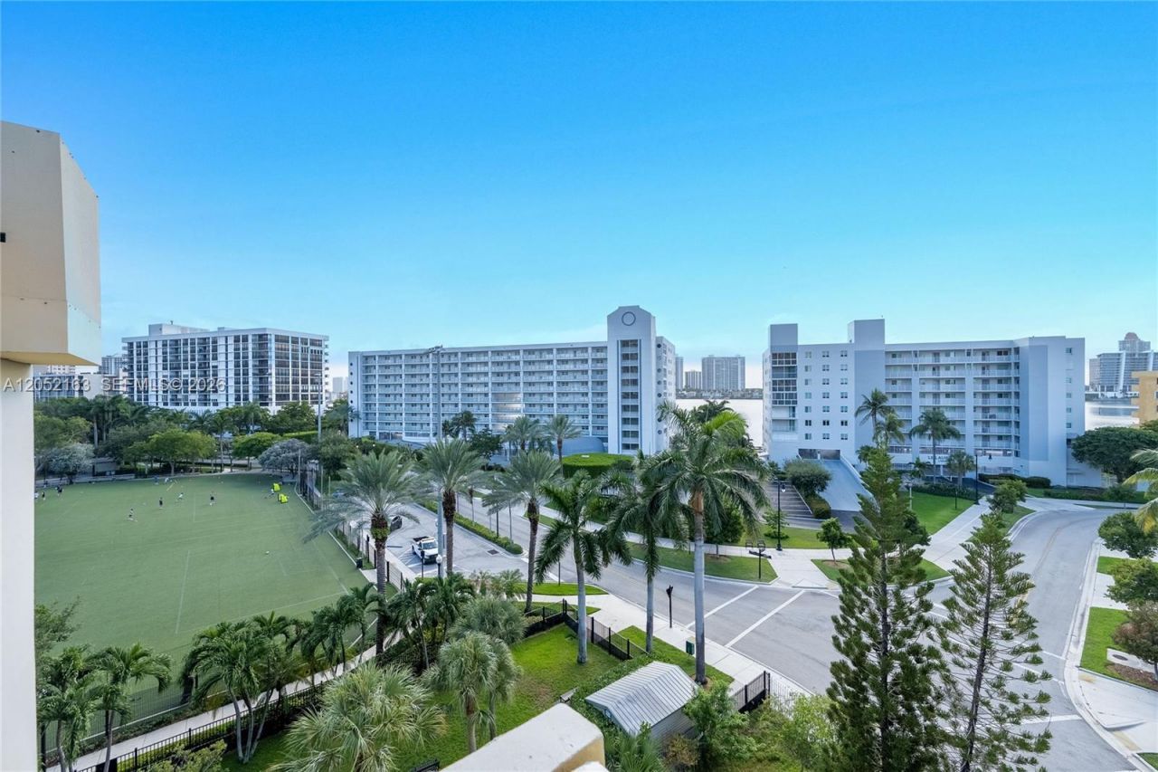 200 178th Dr , Unit 711, Sunny Isles Beach, FL 33160 Photo
