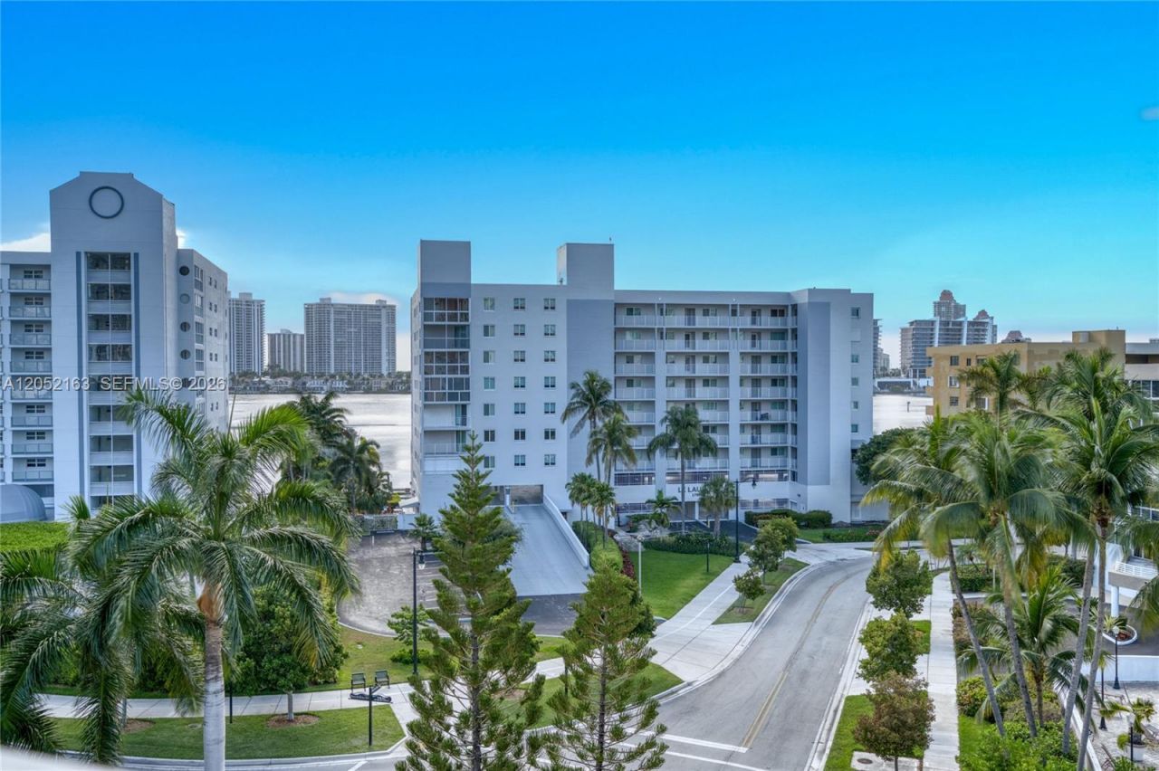200 178th Dr , Unit 711, Sunny Isles Beach, FL 33160 Photo
