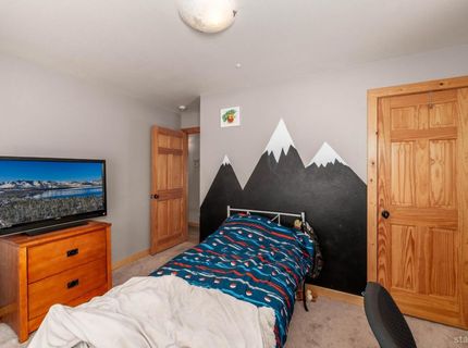2940 Santa Claus Drive, South Lake Tahoe, CA 96150 Photo