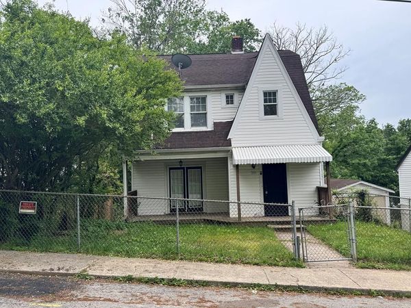 210 COLLEGE AVE, BECKLEY, WV 25801