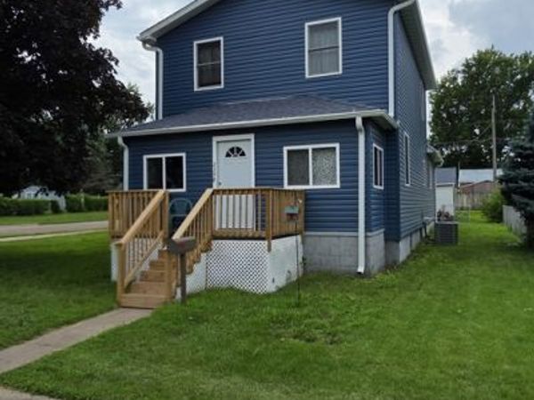 2398 Dunham Street , Clinton, IA 52732