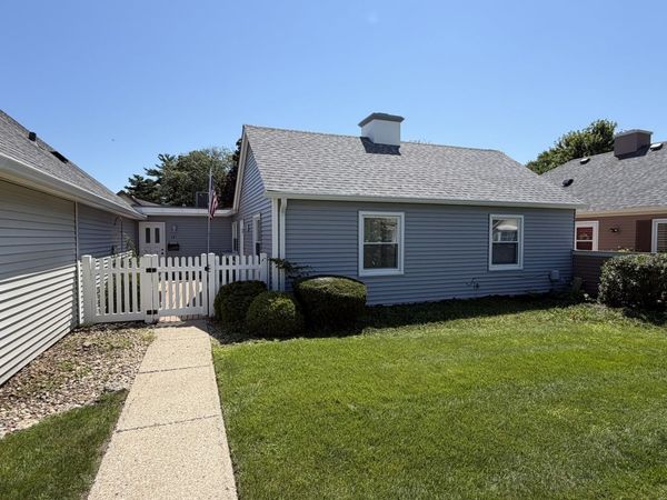 14 Garden Drive , Montgomery, IL 60538