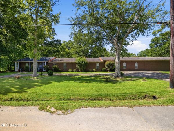 3518 Hemlock Avenue, Moss Point, MS 39563