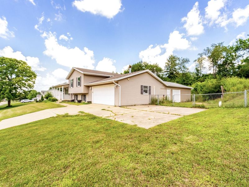 746 Spring Falls Avenue, Springfield, OH 45502 Photo 3