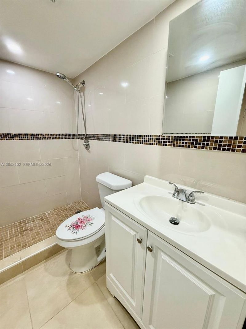 20210 NE 2nd Ave , Unit V4, Miami Gardens, FL 33179 Photo