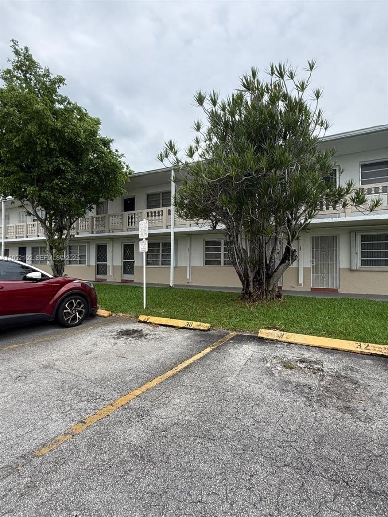 20210 NE 2nd Ave , Unit V4, Miami Gardens, FL 33179 Photo