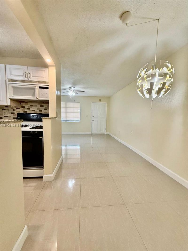 20210 NE 2nd Ave , Unit V4, Miami Gardens, FL 33179 Photo