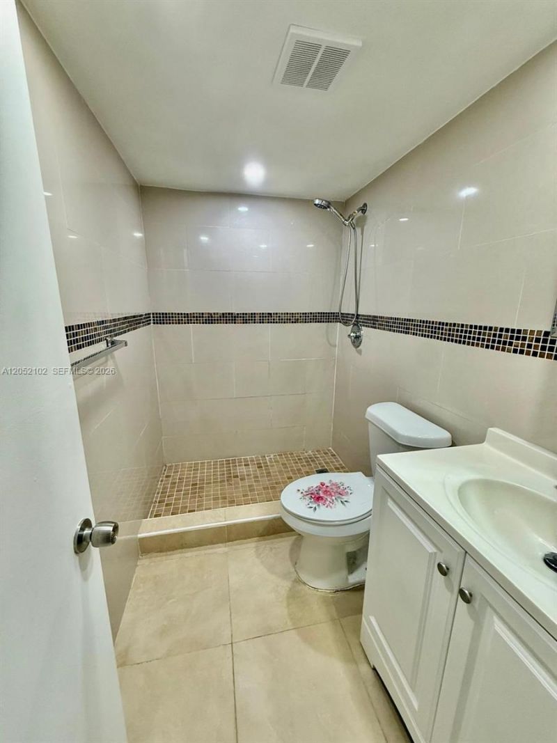 20210 NE 2nd Ave , Unit V4, Miami Gardens, FL 33179 Photo