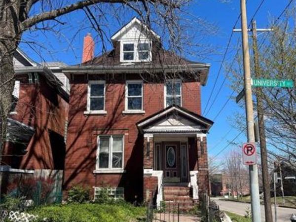 2901 University Street , St Louis, MO 63107
