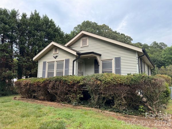 2475 Shelton Avenue , Statesville, NC 28677