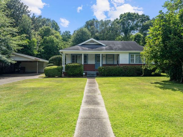2228 N 1st Ave., Laurel, MS 39440
