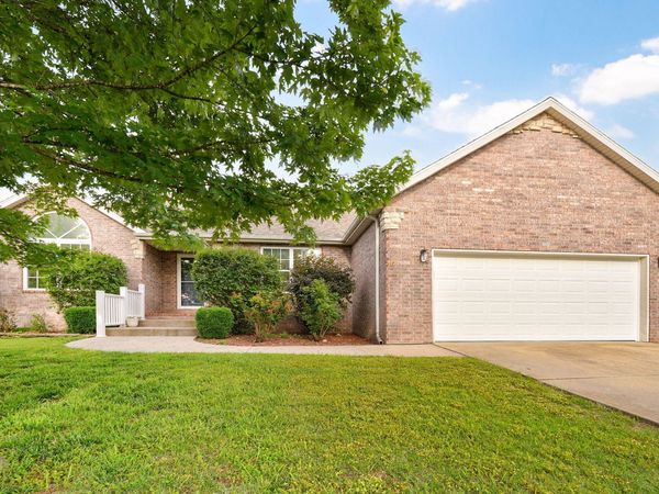 1110 N Arlington Street, Nixa, MO 65714