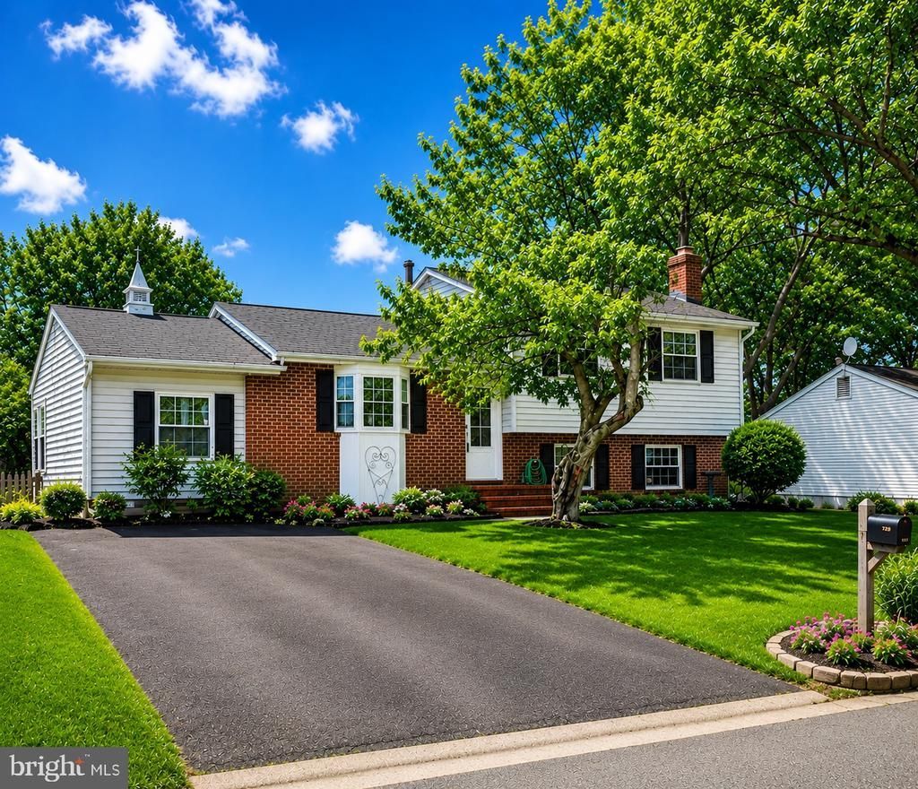 5083 Macnamara Drive , Fredericksburg, VA 22407 Main Photo