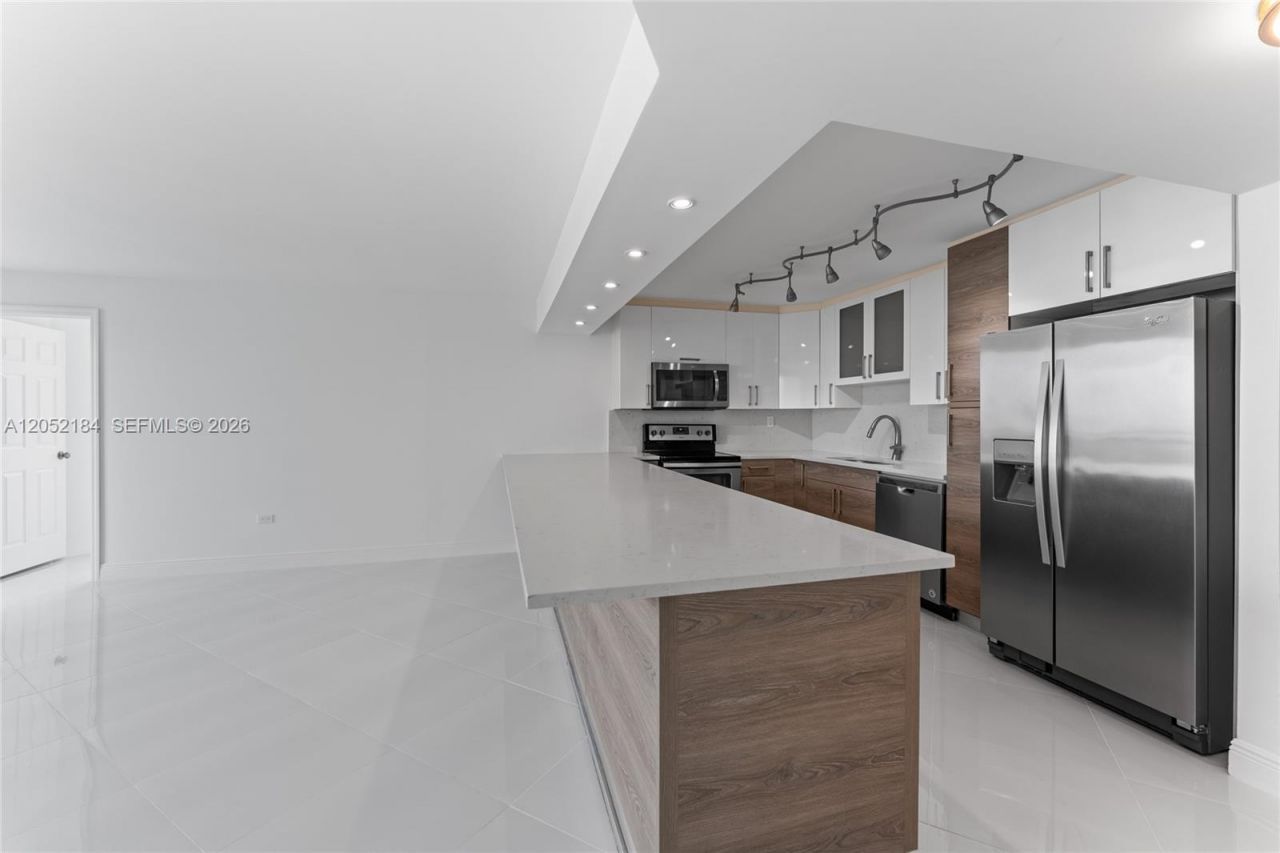 7135 Collins Ave, Unit 1535, Miami Beach, FL 33141 Photo