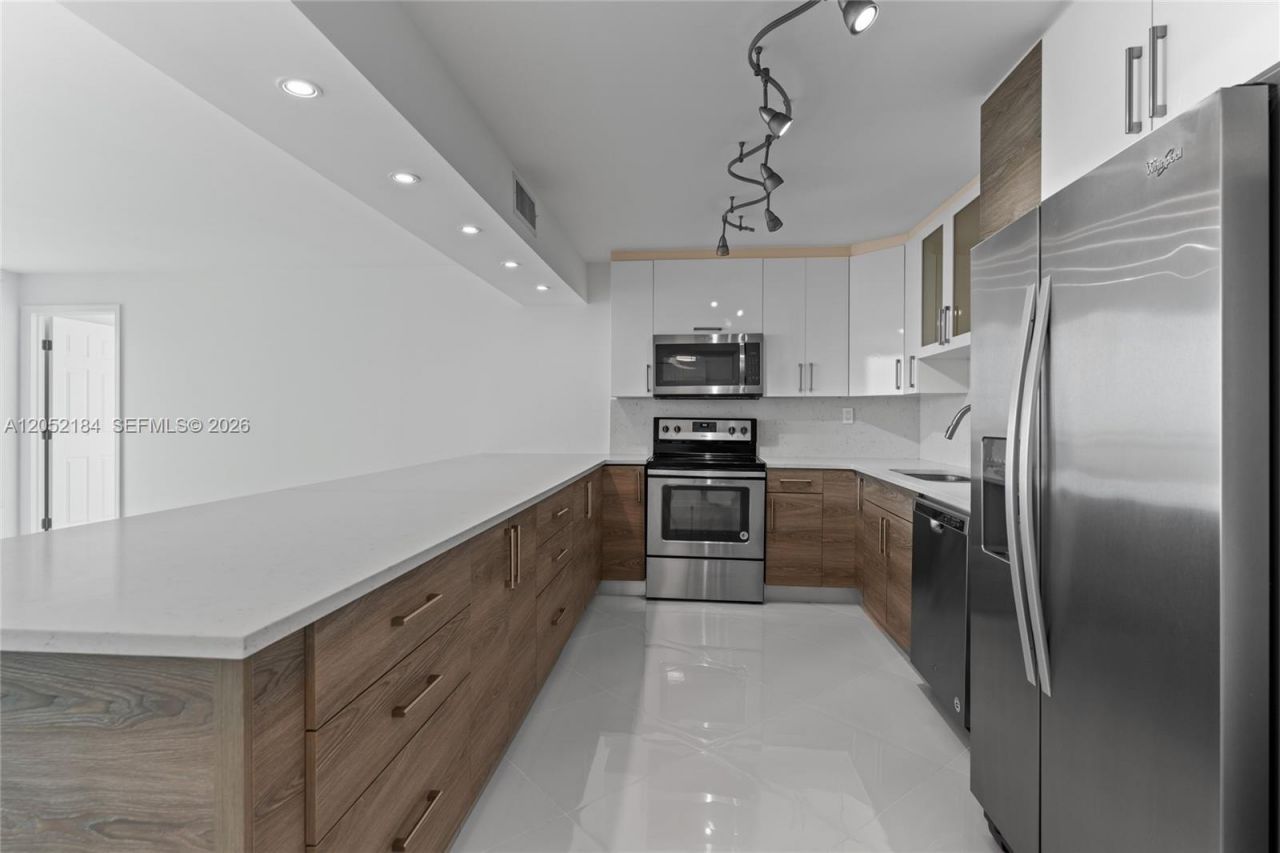 7135 Collins Ave, Unit 1535, Miami Beach, FL 33141 Photo