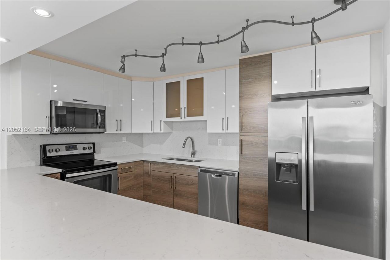 7135 Collins Ave, Unit 1535, Miami Beach, FL 33141 Photo