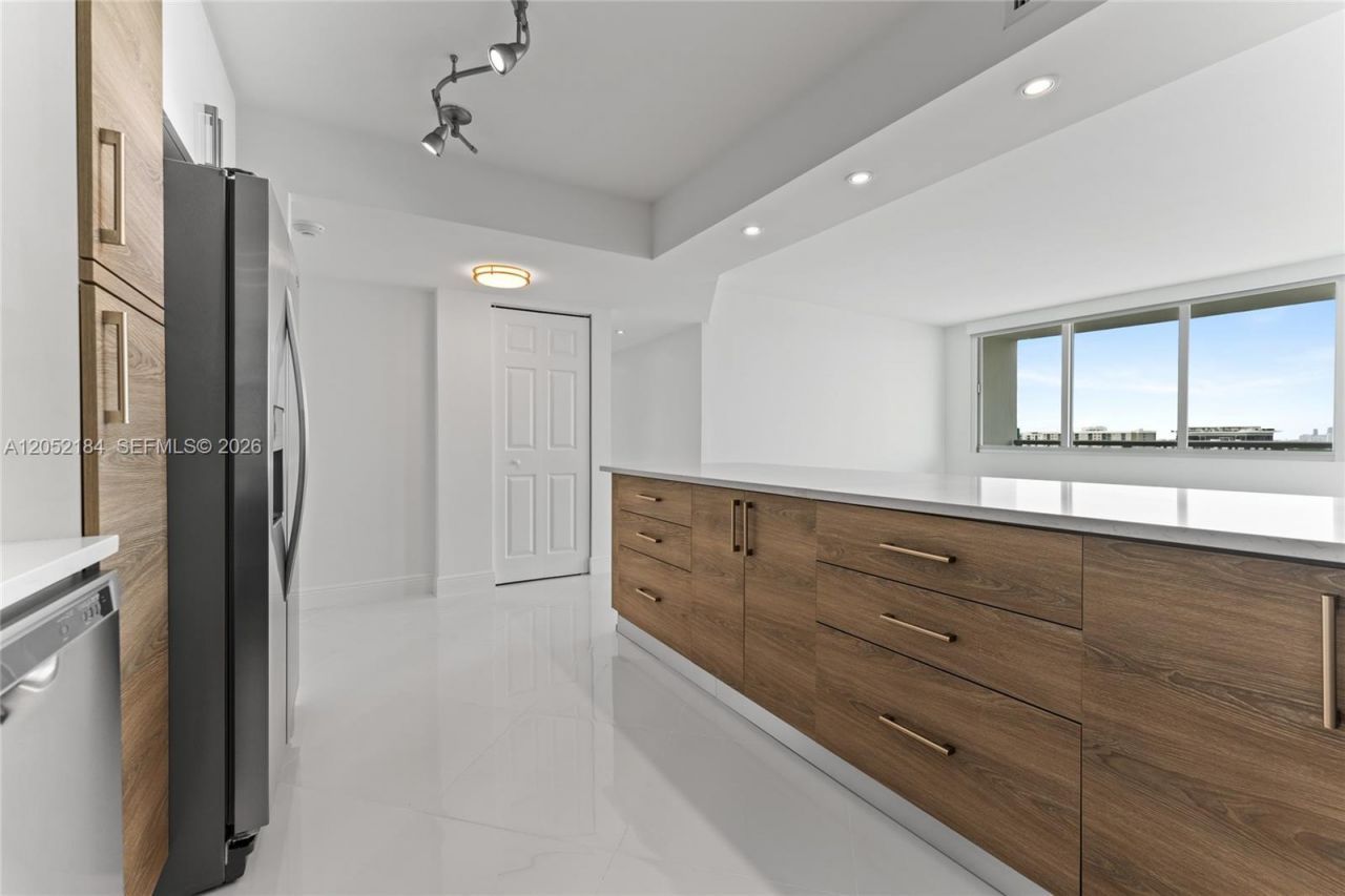 7135 Collins Ave, Unit 1535, Miami Beach, FL 33141 Photo