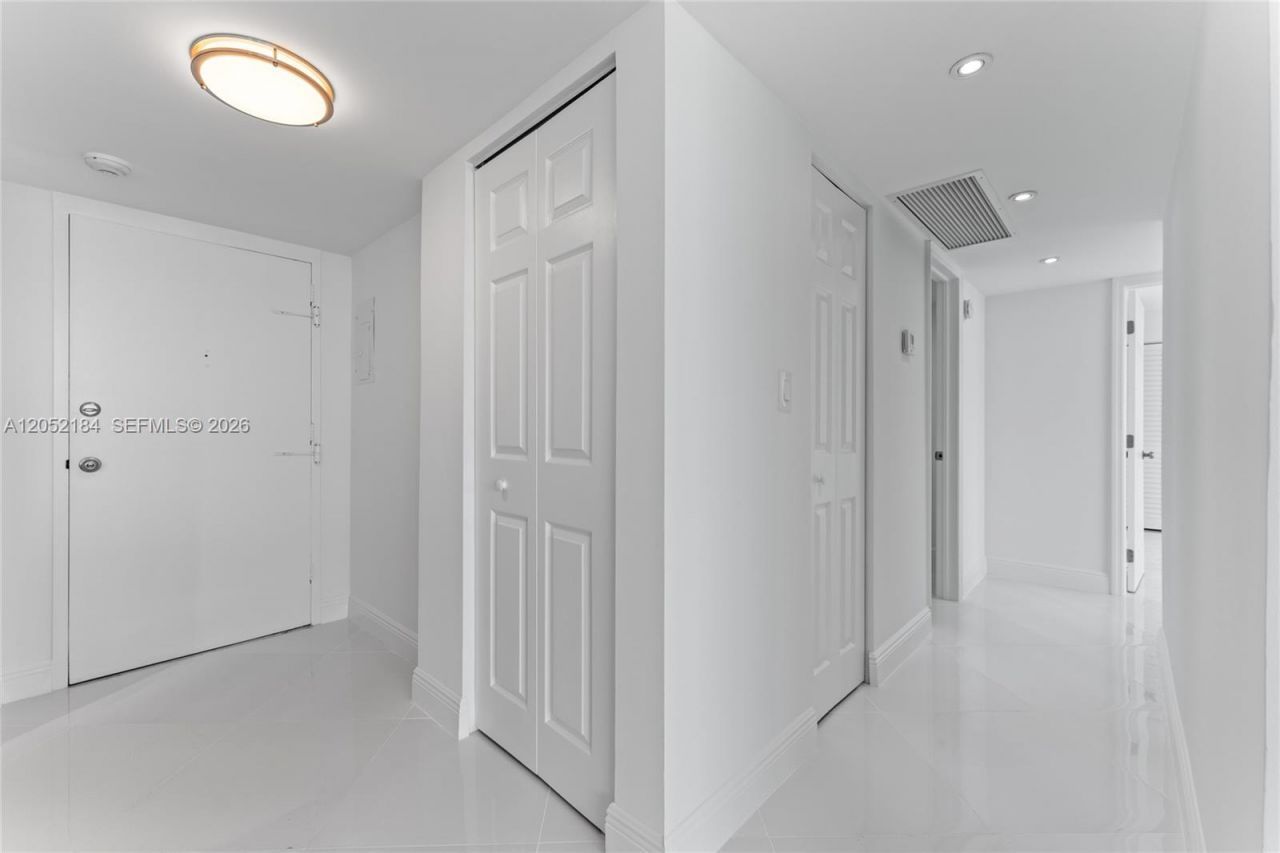7135 Collins Ave, Unit 1535, Miami Beach, FL 33141 Photo
