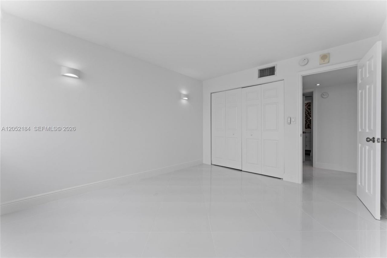 7135 Collins Ave, Unit 1535, Miami Beach, FL 33141 Photo