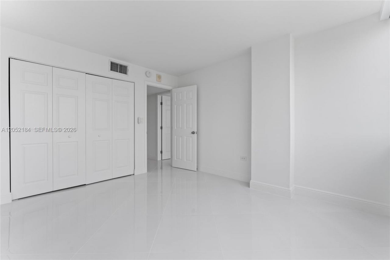 7135 Collins Ave, Unit 1535, Miami Beach, FL 33141 Photo