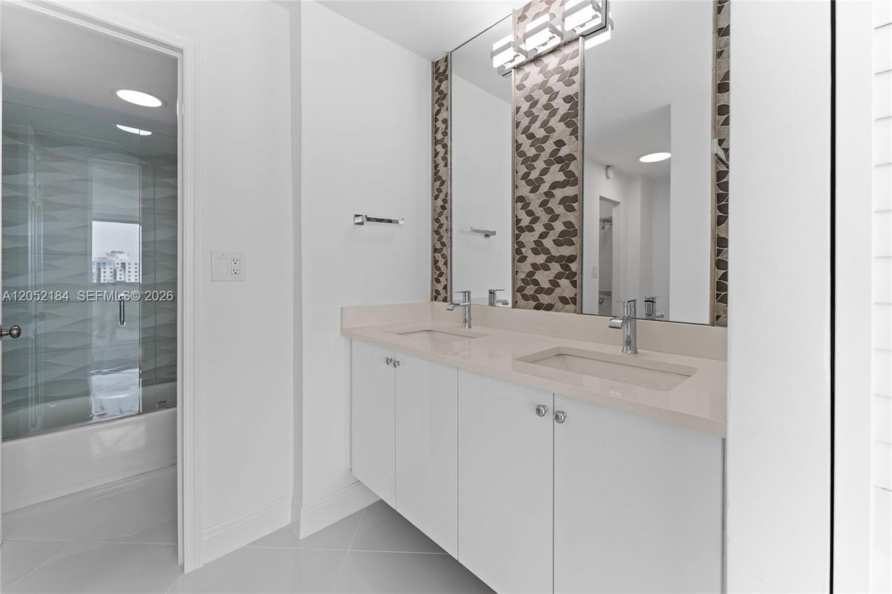 7135 Collins Ave, Unit 1535, Miami Beach, FL 33141 Photo