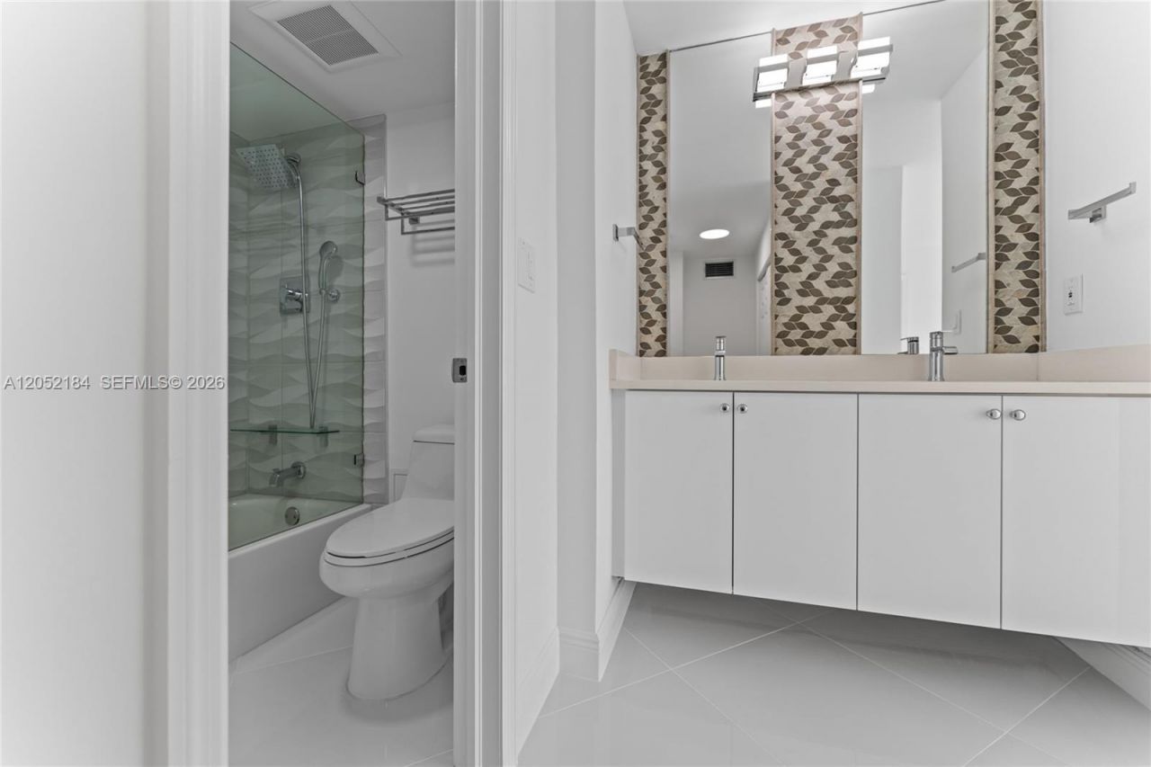 7135 Collins Ave, Unit 1535, Miami Beach, FL 33141 Photo