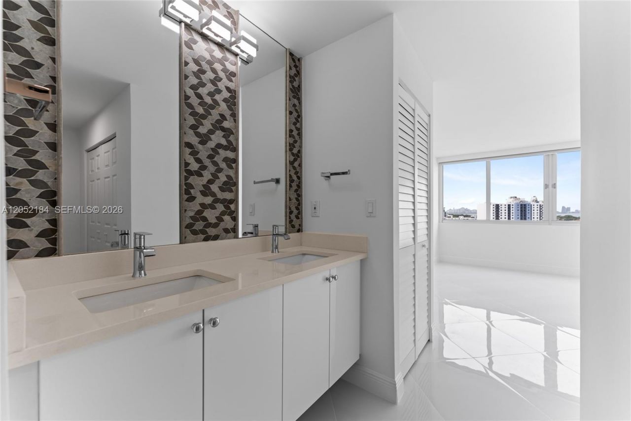 7135 Collins Ave, Unit 1535, Miami Beach, FL 33141 Photo