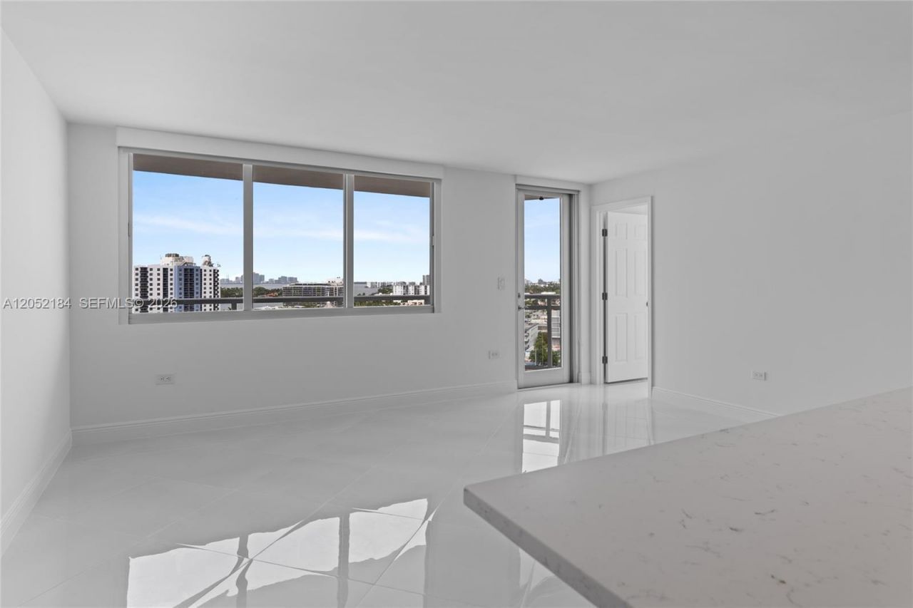 7135 Collins Ave, Unit 1535, Miami Beach, FL 33141 Photo