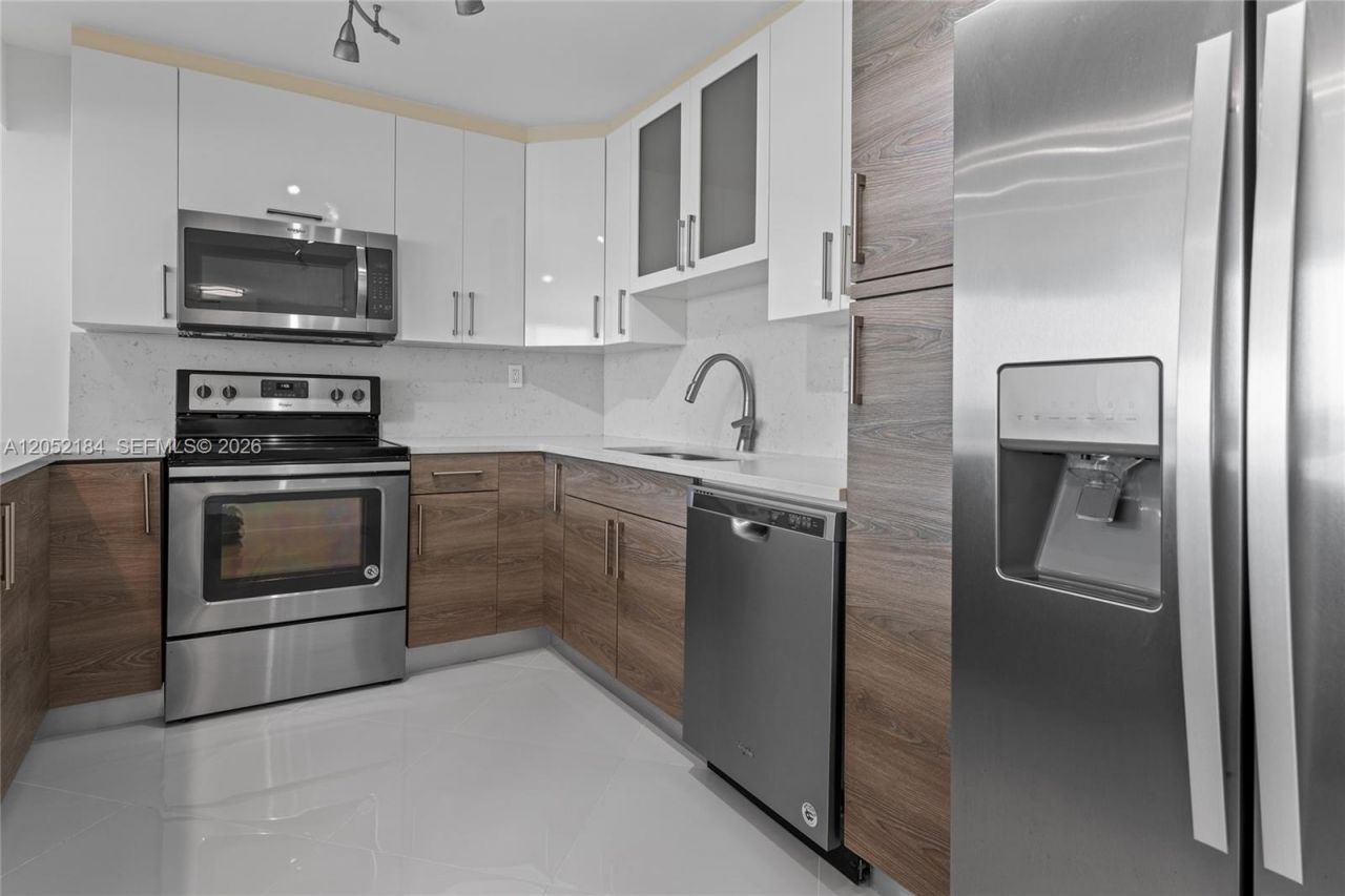 7135 Collins Ave, Unit 1535, Miami Beach, FL 33141 Photo