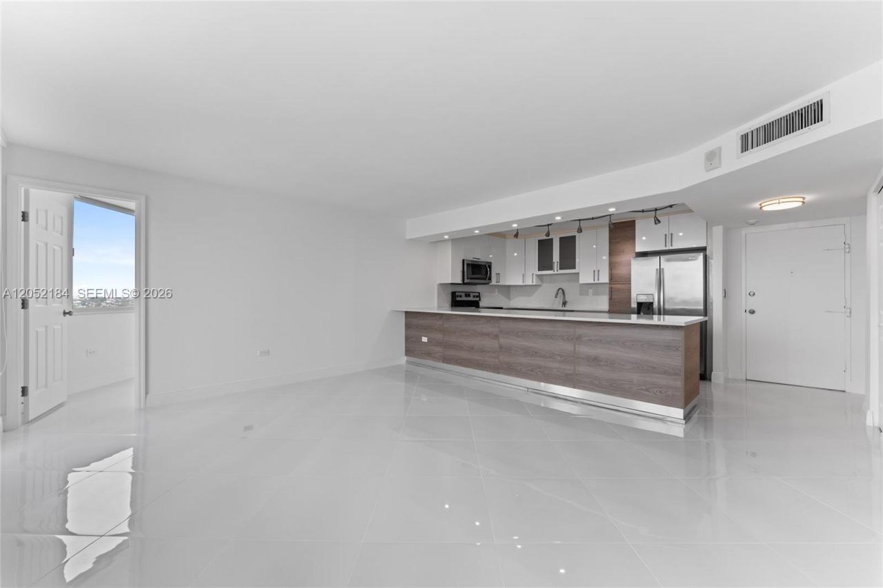 7135 Collins Ave, Unit 1535, Miami Beach, FL 33141 Photo