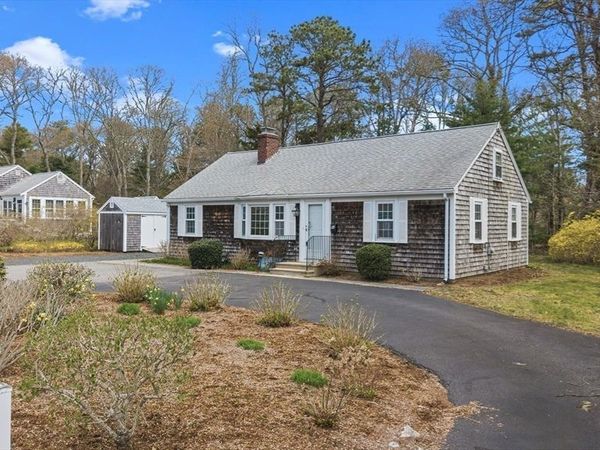 84 Hinckley Cir, Barnstable, MA 02655
