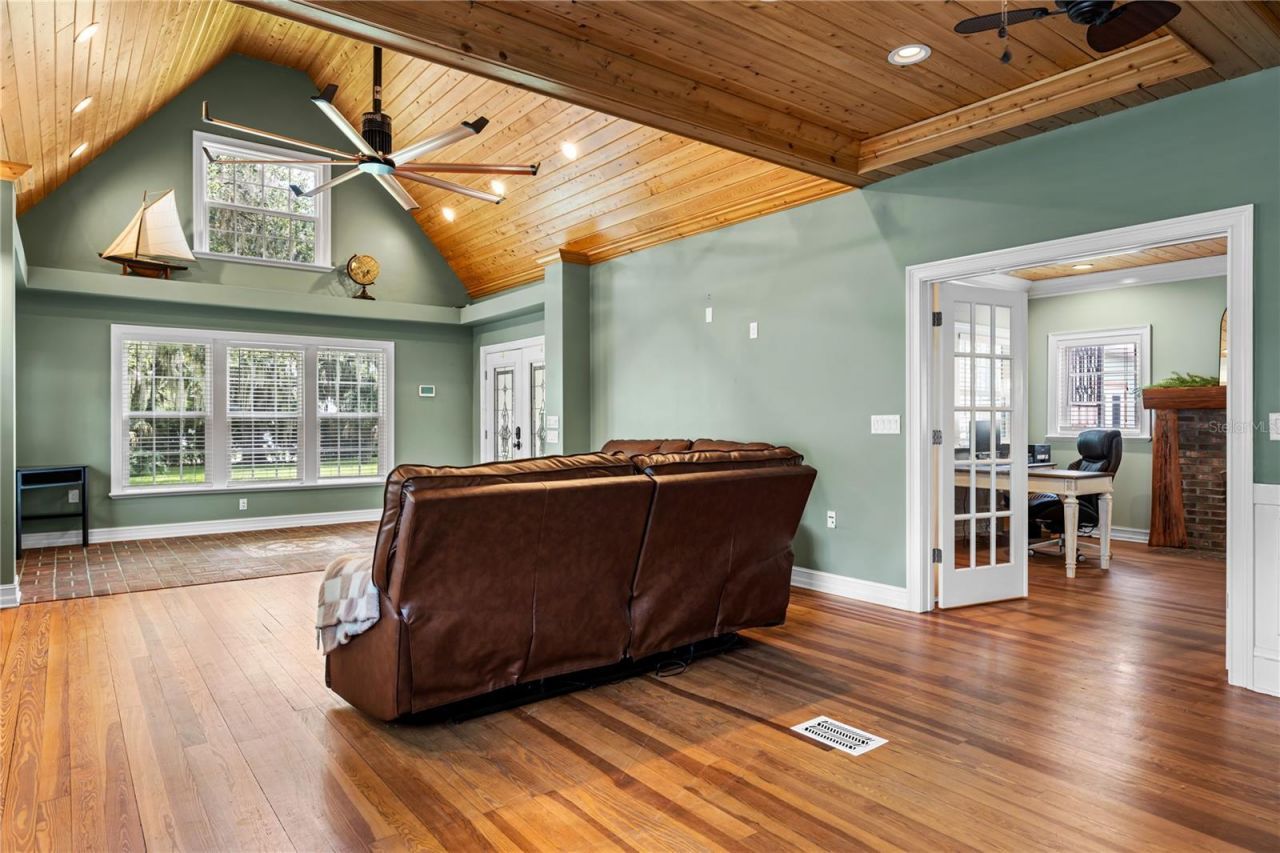 2424 E New York Avenue, Deland, FL 32724 Photo