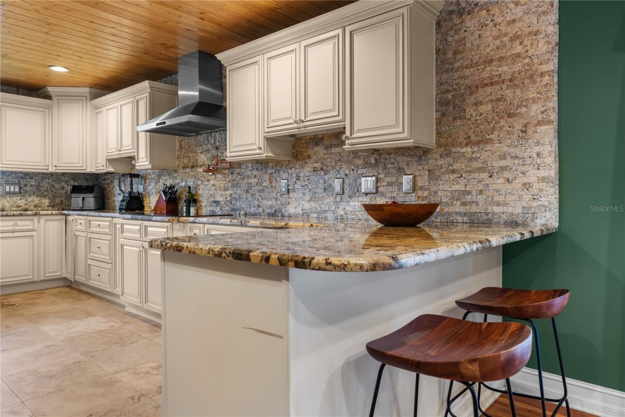 2424 E New York Avenue, Deland, FL 32724 Photo