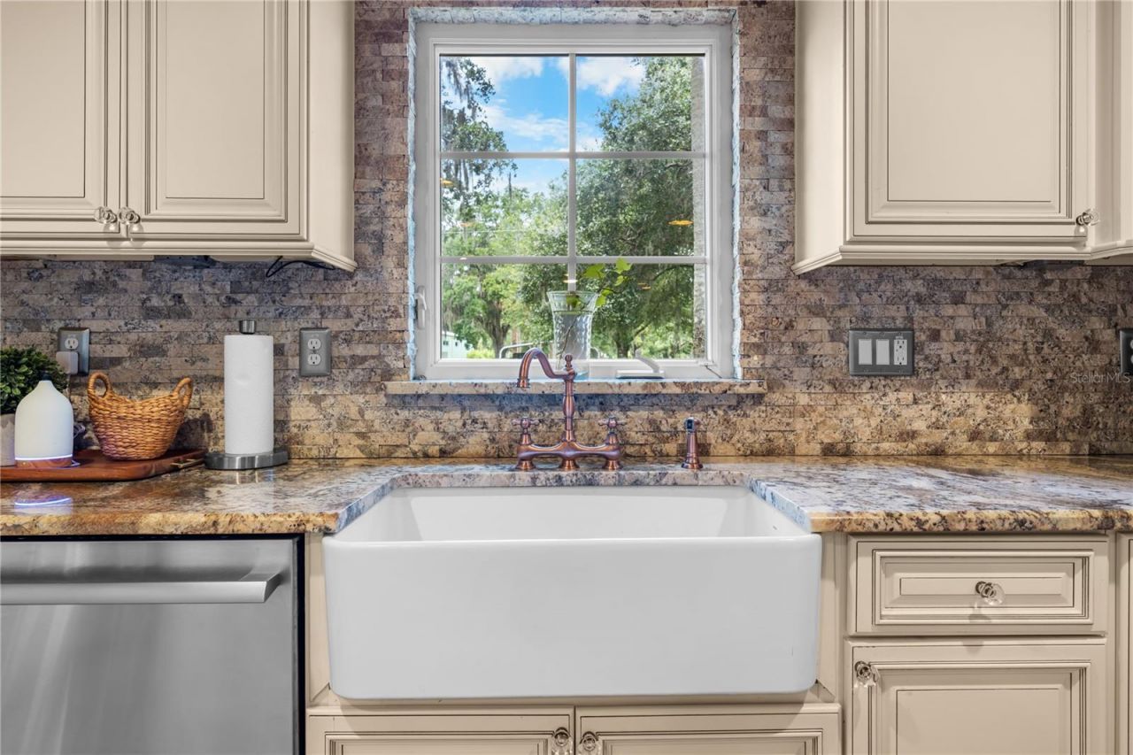 2424 E New York Avenue, Deland, FL 32724 Photo