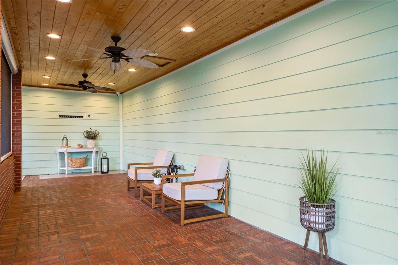 2424 E New York Avenue, Deland, FL 32724 Photo