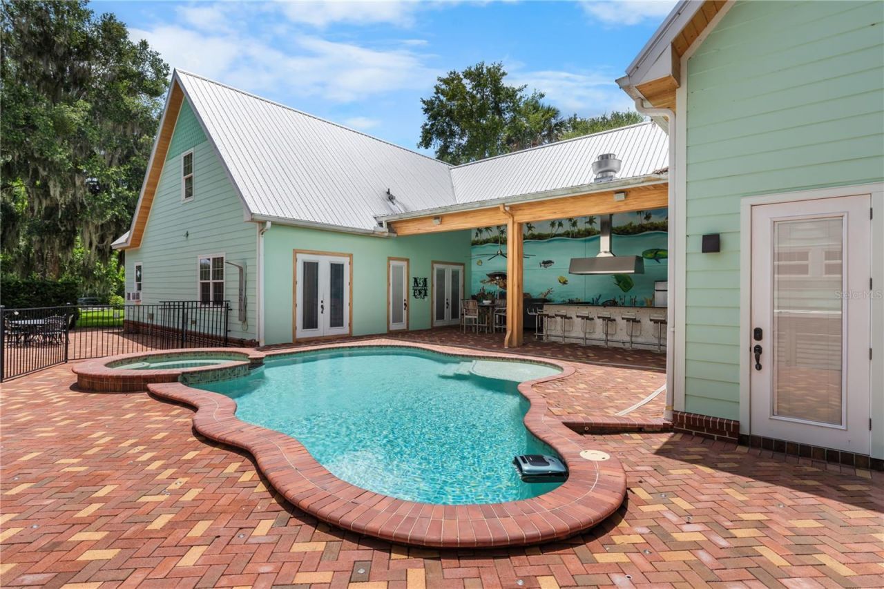 2424 E New York Avenue, Deland, FL 32724 Photo