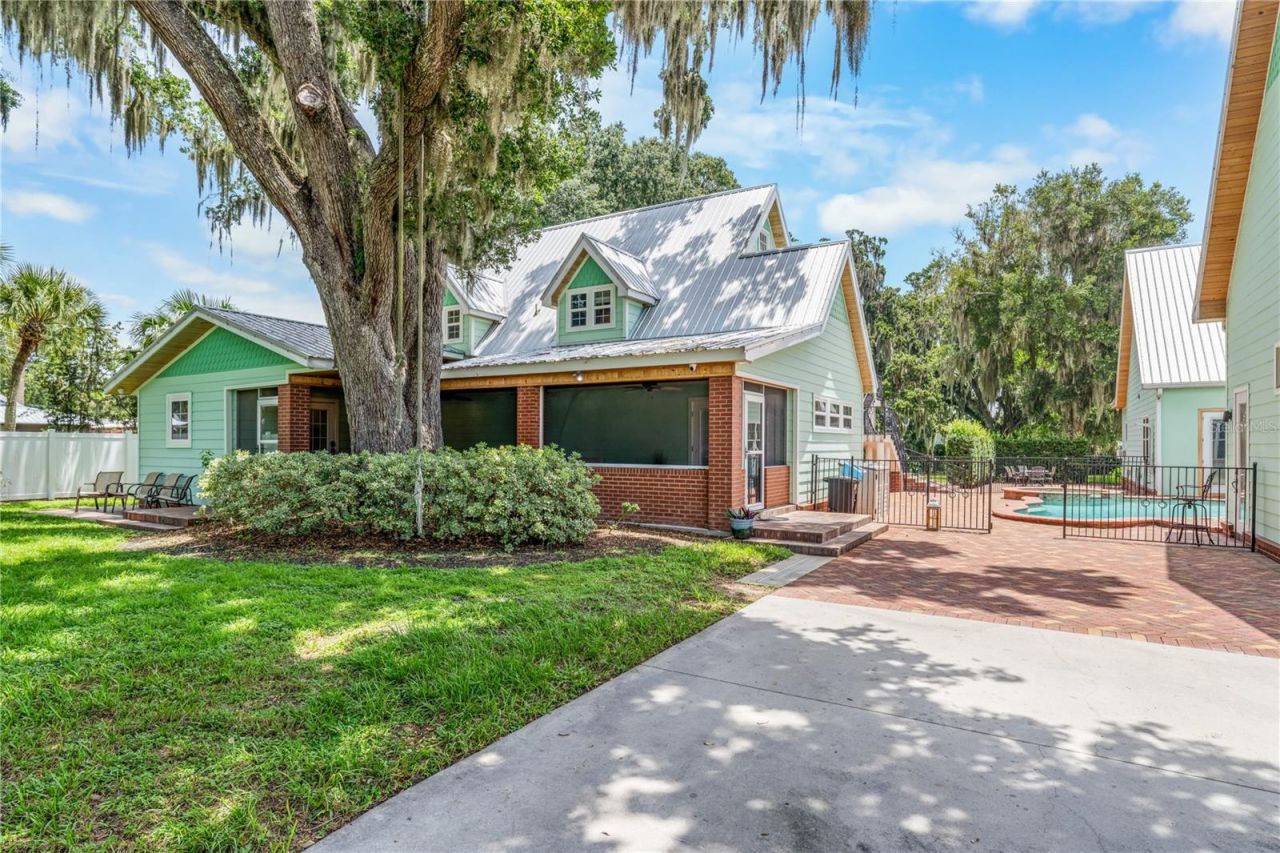 2424 E New York Avenue, Deland, FL 32724 Photo
